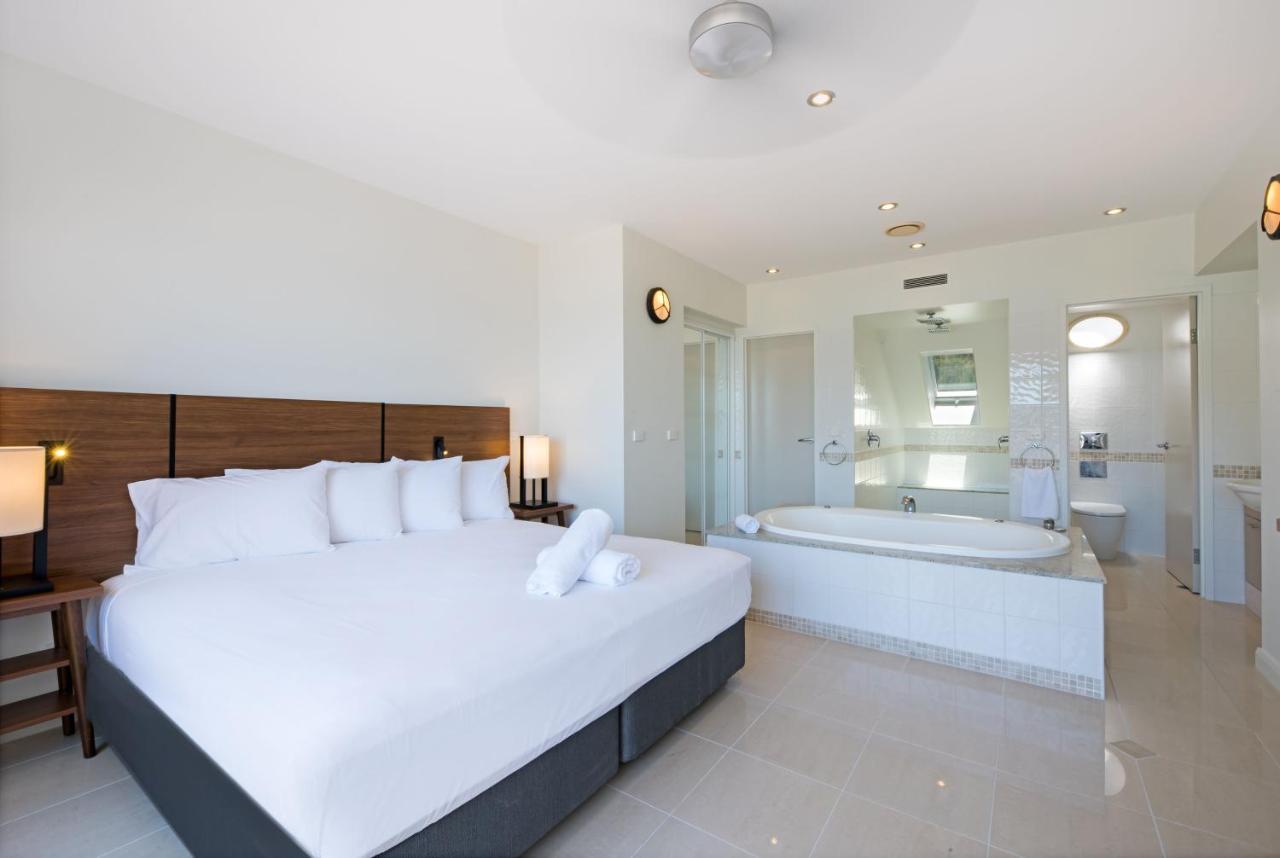 Three-Bedroom Top Floor Penthouse Ocean View Spa Bath
