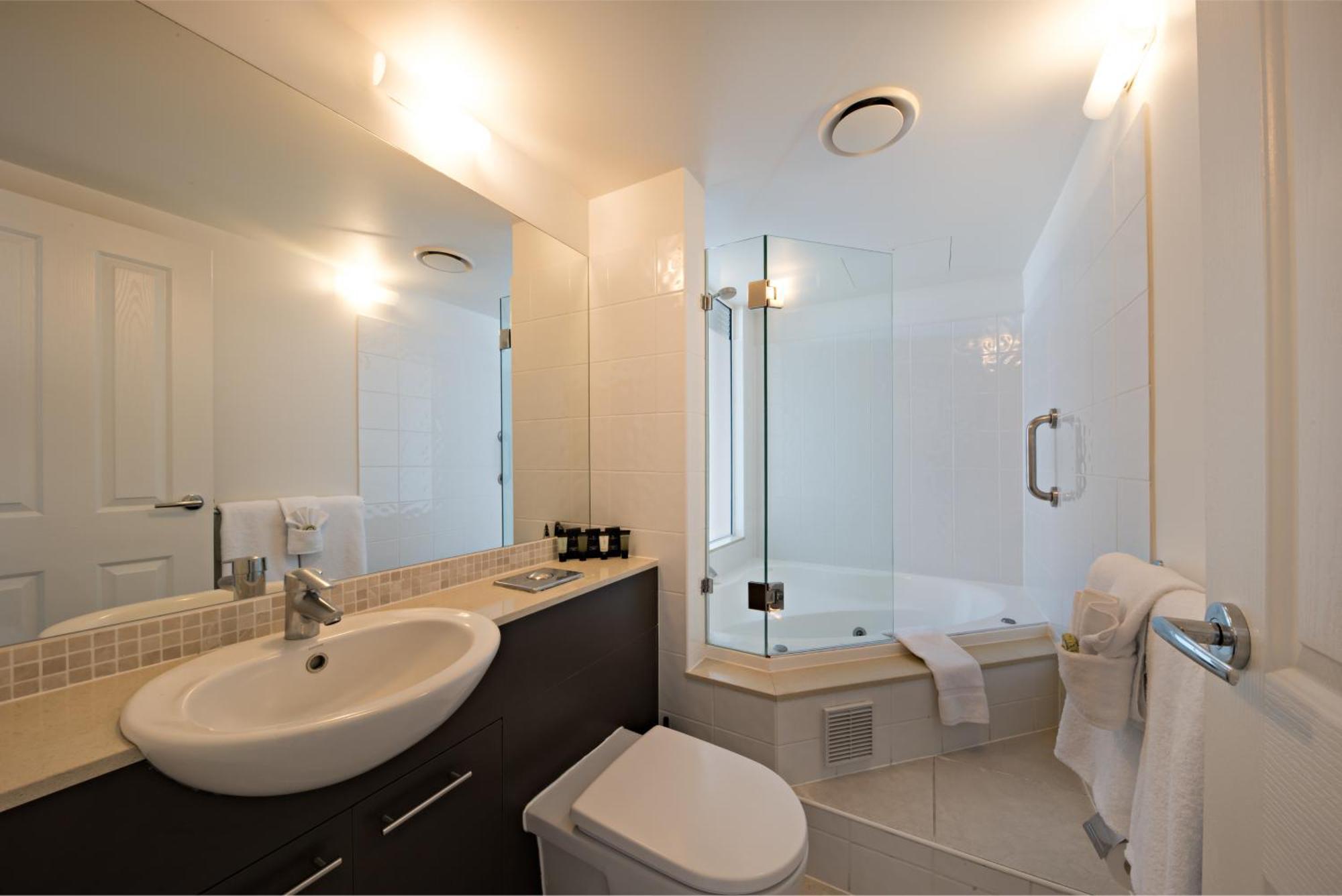 One Bedroom Pool Access Suite Spa Bath,1278769699:JPEG