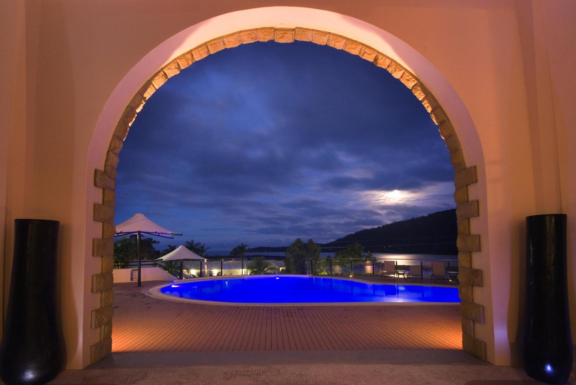 One Bedroom Pool Access Suite Spa Bath